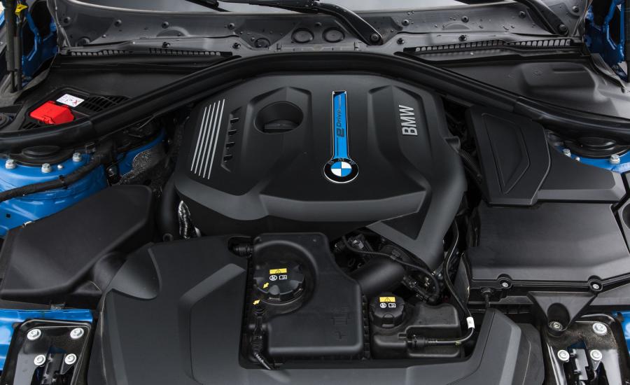  BMW 330e M Sport 2016 года  (US) (фото 10 из 14)